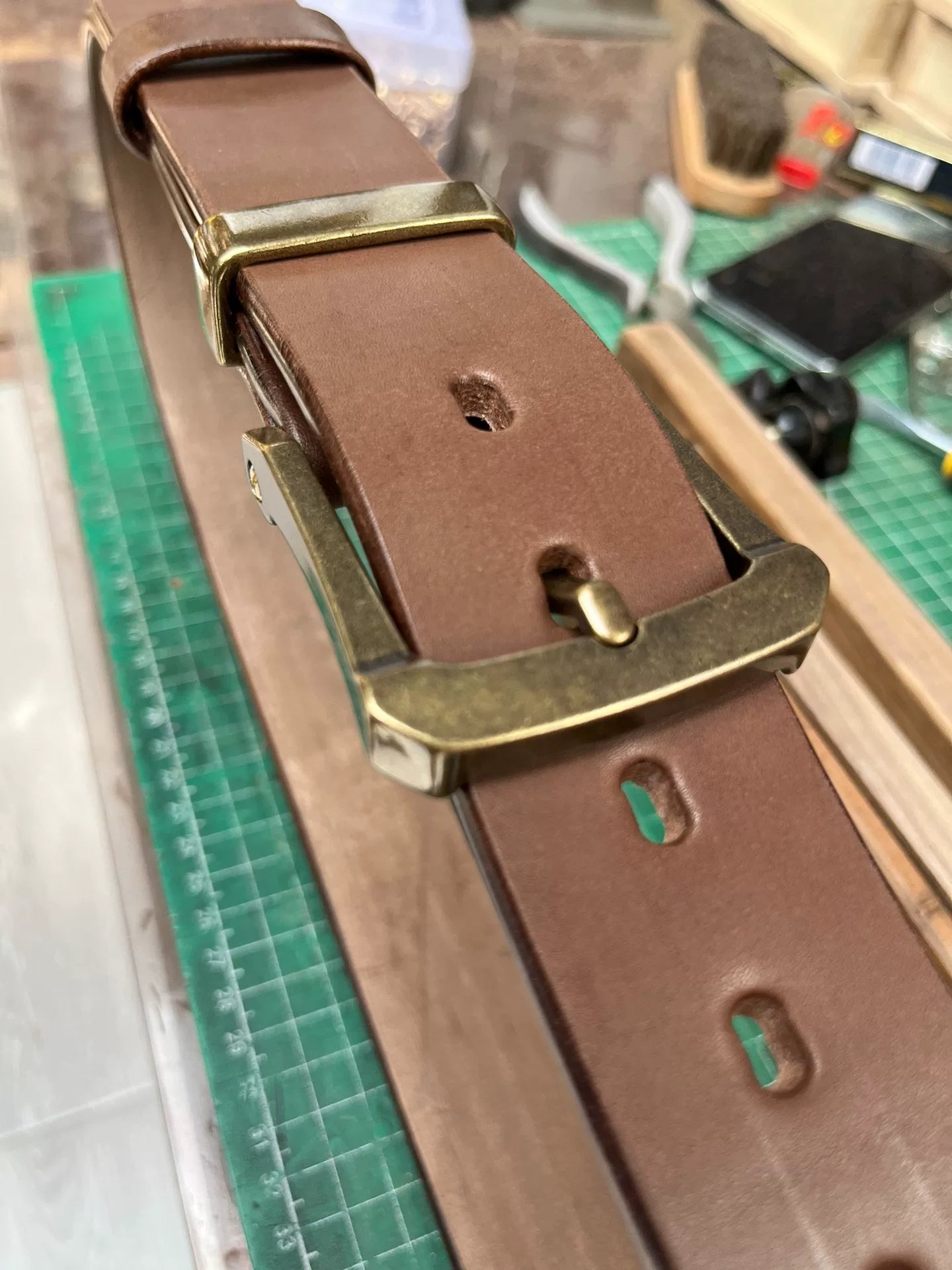 Heavyweight saddle leather gadfly 11th generation brass men's belt…