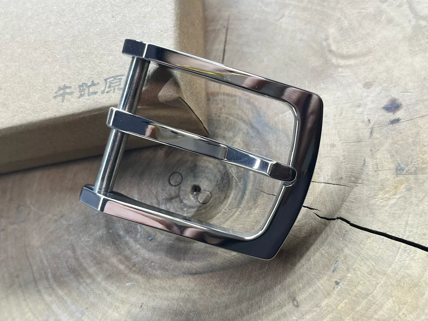 Genuine gadfly buckle