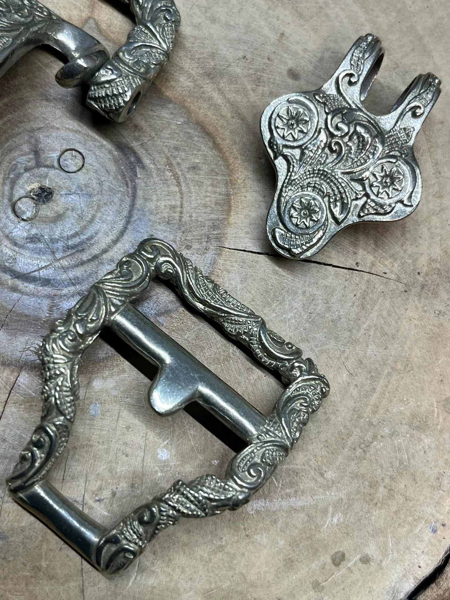 The cavalry buckled. Solid white copper. White copper belt buckle c…